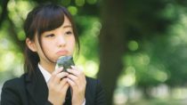頑張る